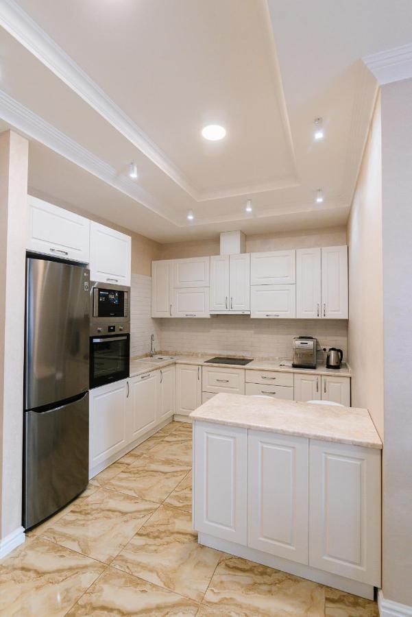 Luxury For Business & Pleasure Royal 3 Apartment Kiev Bagian luar foto