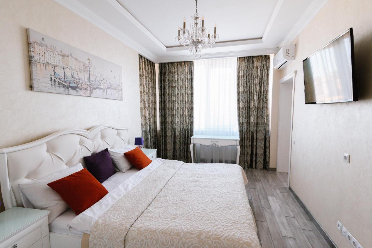 Luxury For Business & Pleasure Royal 3 Apartment Kiev Bagian luar foto