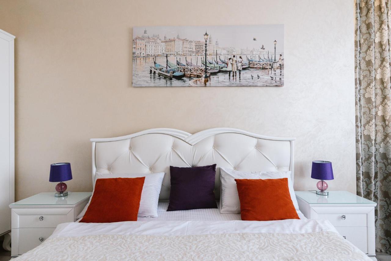 Luxury For Business & Pleasure Royal 3 Apartment Kiev Bagian luar foto