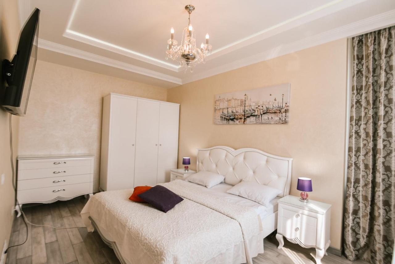 Luxury For Business & Pleasure Royal 3 Apartment Kiev Bagian luar foto