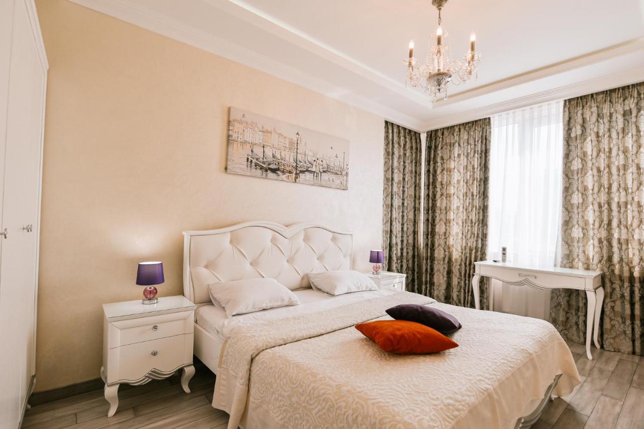 Luxury For Business & Pleasure Royal 3 Apartment Kiev Bagian luar foto