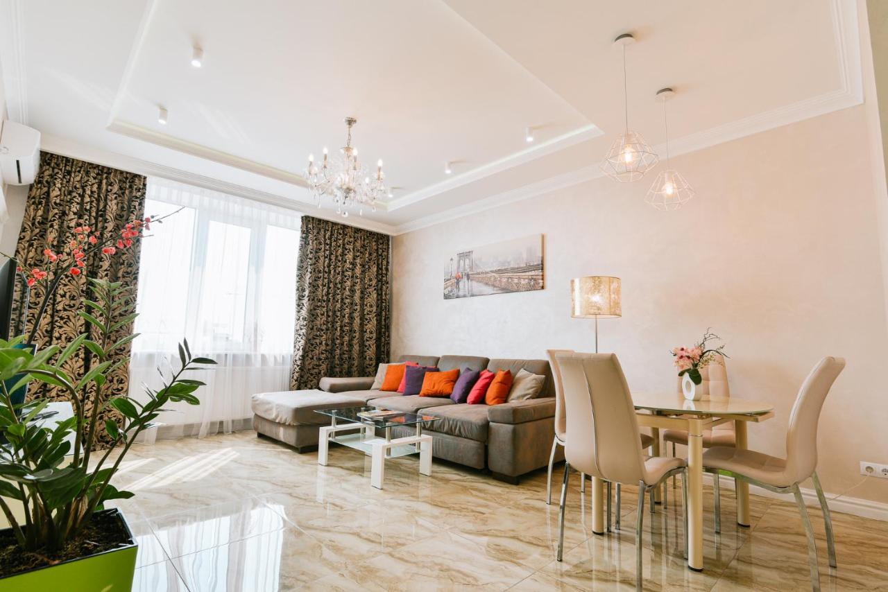 Luxury For Business & Pleasure Royal 3 Apartment Kiev Bagian luar foto