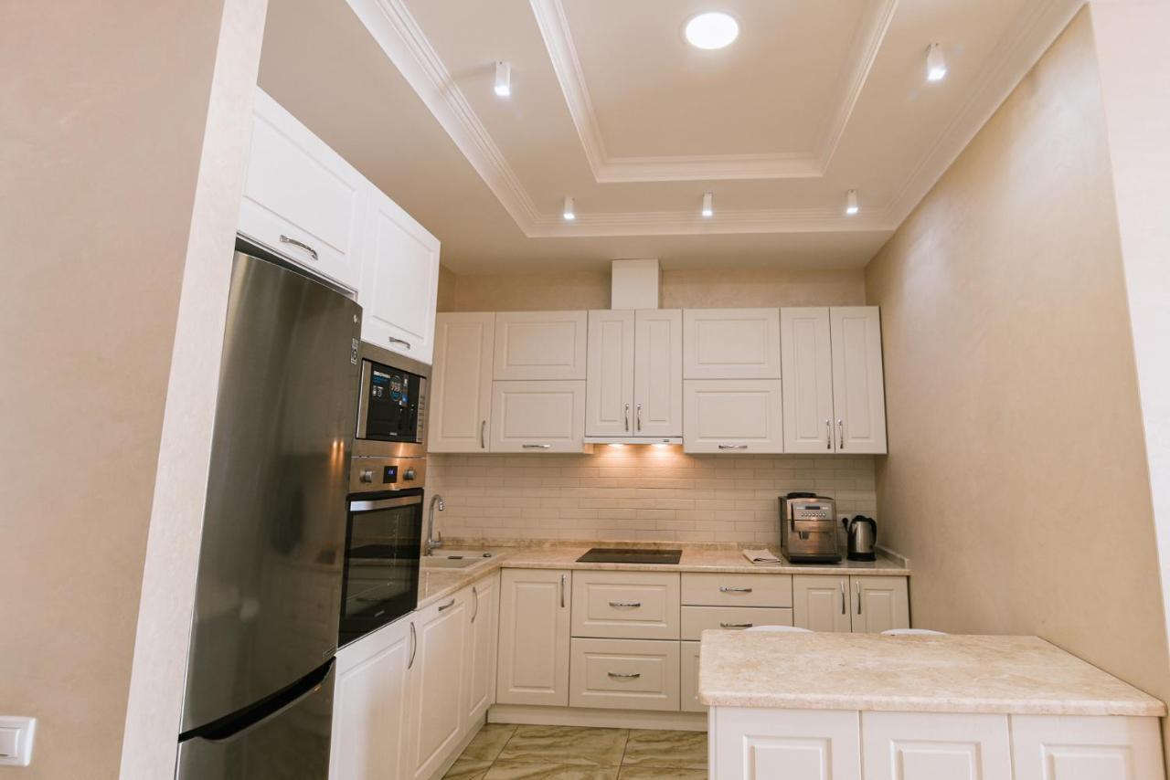 Luxury For Business & Pleasure Royal 3 Apartment Kiev Bagian luar foto